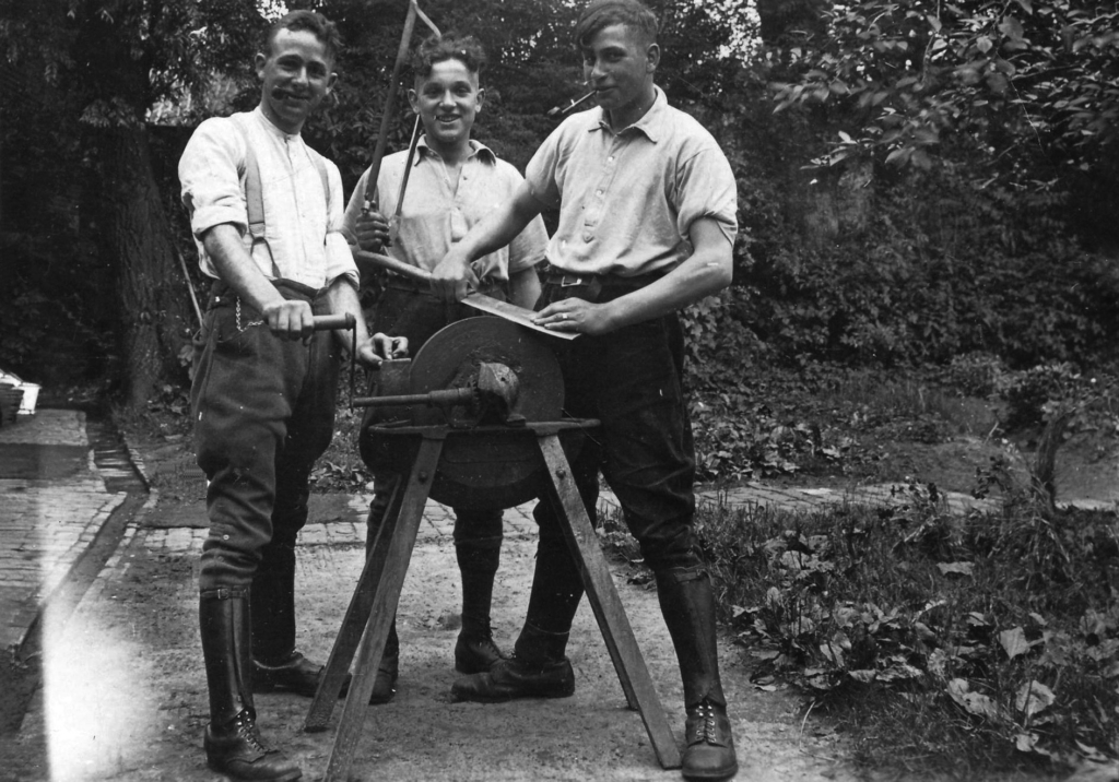 056SammlungAlbrechtWeinberg Stolperstein Geschichten