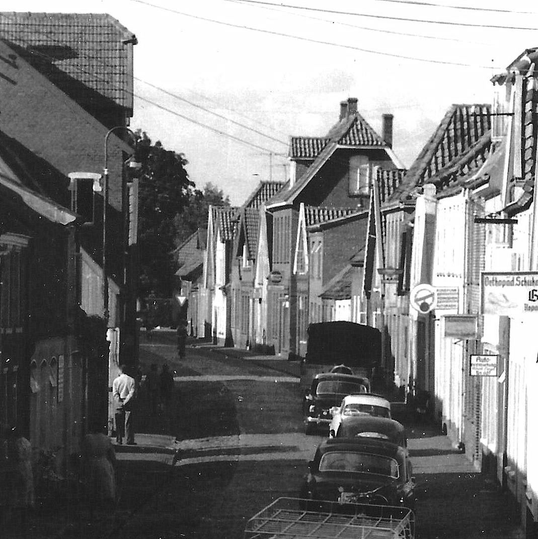 Die Wallstraße wurde in Aurich auch „Jödenstraat“ genannt. Die Aufnahme ist aus den 1950er Jahren.