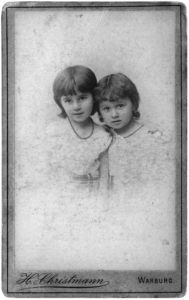 Wally und Katarina Goldschmidt als 40 Kinder